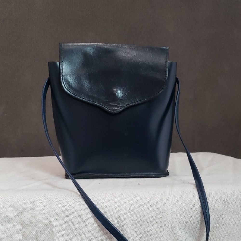 Fabian Italian Leather Crossbody Bag Small Open Bucket Purse Minimalist Chic